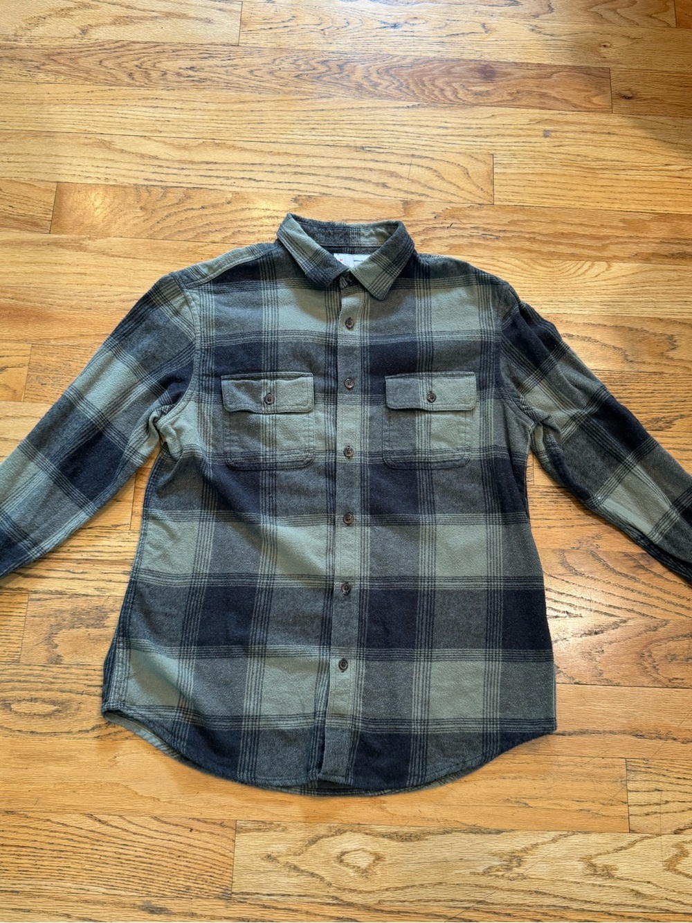 Old Navy - Green and Black Plaid Button-Down Flannel Shirt - Picture 4 of 6